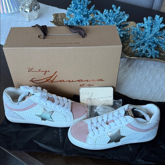 Vintage Havana Women’s Pink and White Star Sneakers